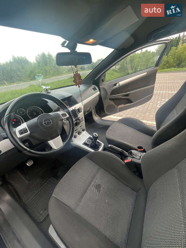 Хетчбек Opel Astra 2005 в Рівному