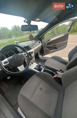 Хэтчбек Opel Astra 2005 в 