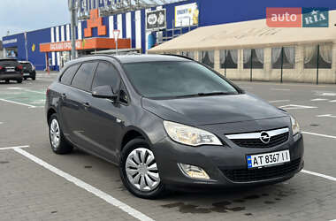 Универсал Opel Astra 2011 в Калуше
