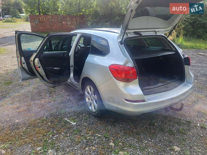 Универсал Opel Astra 2011 в Межгорье