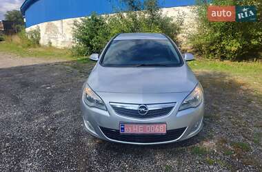 Універсал Opel Astra 2011 в Міжгір'ї