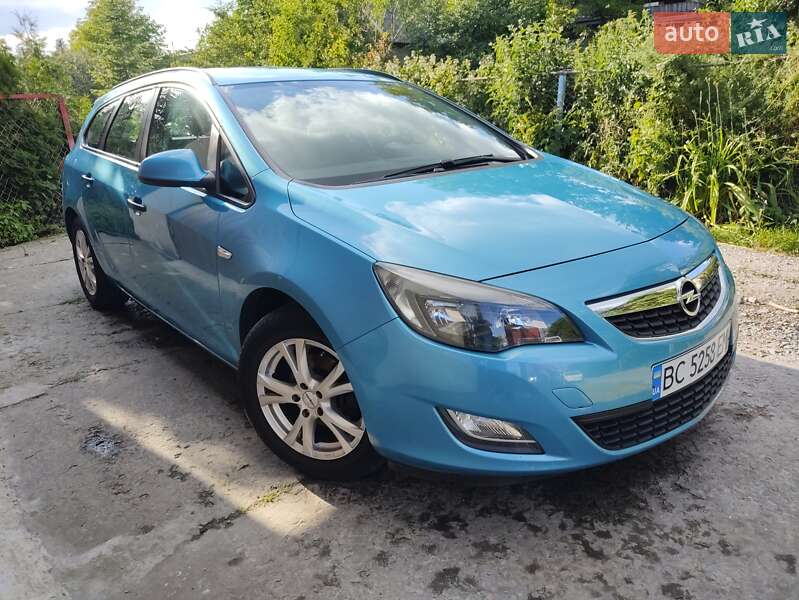 Універсал Opel Astra 2012 в Львові