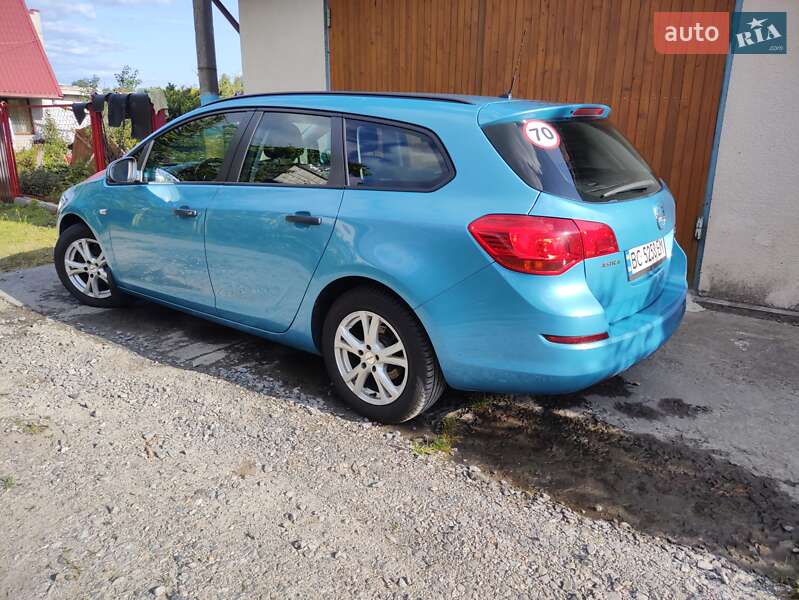 Універсал Opel Astra 2012 в Львові