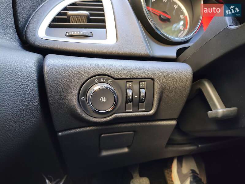 Універсал Opel Astra 2012 в Львові