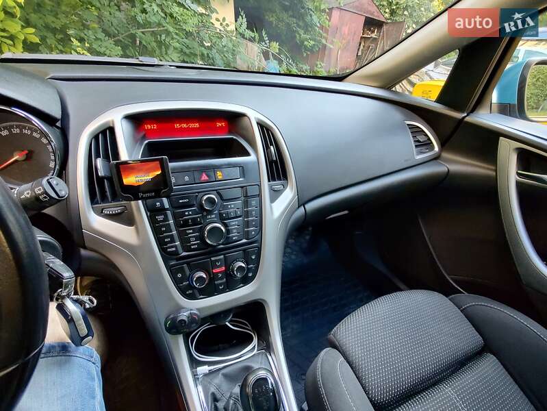 Універсал Opel Astra 2012 в Львові