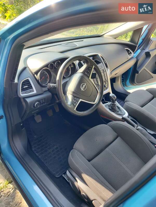 Універсал Opel Astra 2012 в Львові