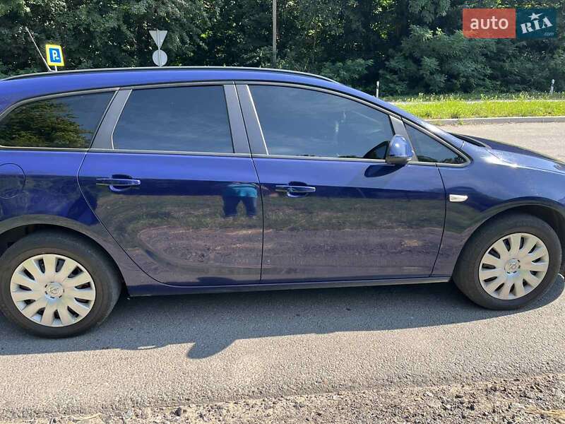 Универсал Opel Astra 2013 в Красилове