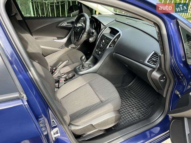 Универсал Opel Astra 2013 в Красилове