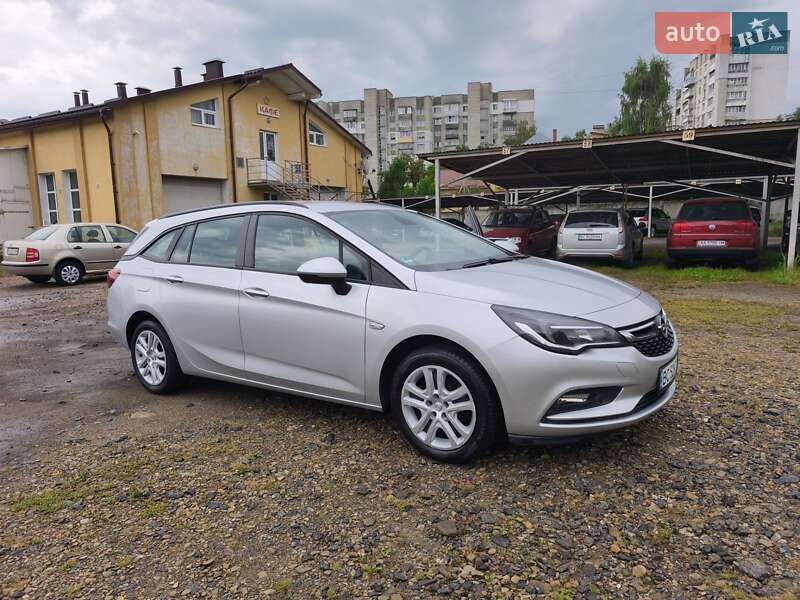 Универсал Opel Astra 2017 в Трускавце