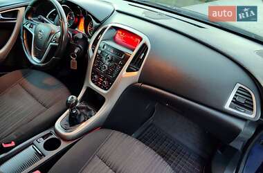 Универсал Opel Astra 2011 в 
