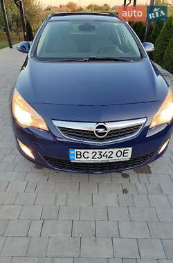 Универсал Opel Astra 2011 в 