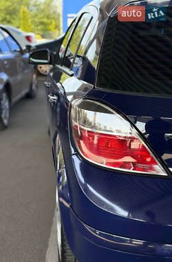 Хэтчбек Opel Astra 2012 в 