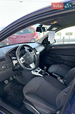 Хэтчбек Opel Astra 2012 в 