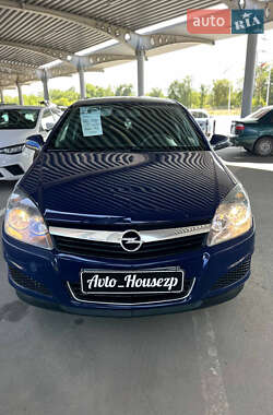 Хэтчбек Opel Astra 2012 в 
