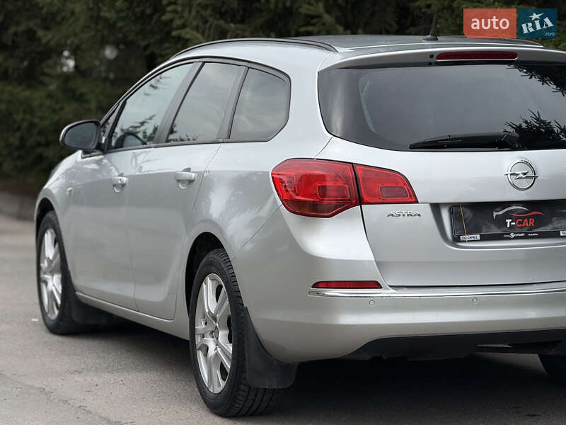 Универсал Opel Astra 2015 в Тернополе