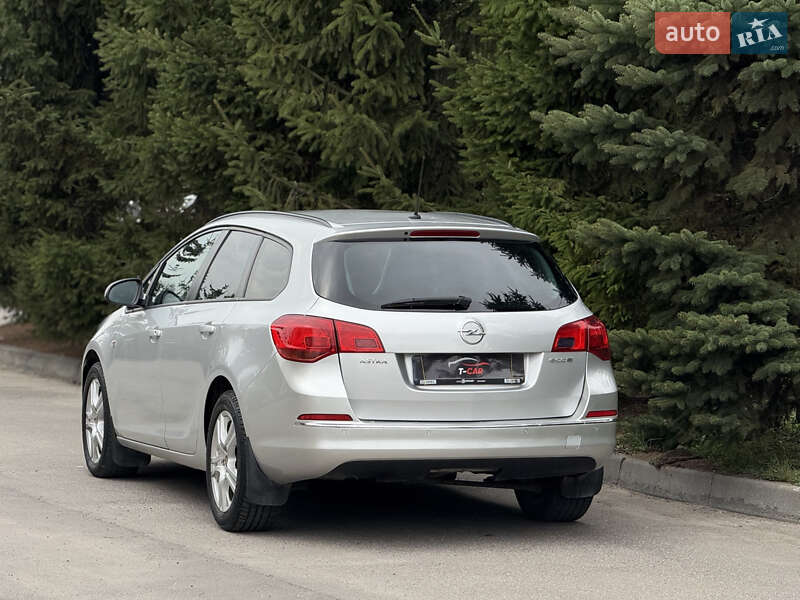 Универсал Opel Astra 2015 в Тернополе