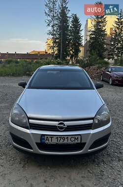 Хэтчбек Opel Astra 2005 в 