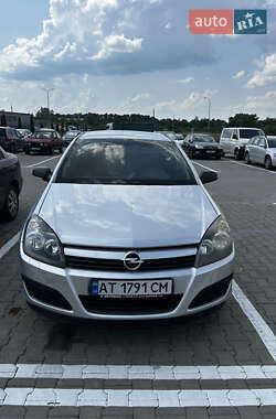 Хэтчбек Opel Astra 2005 в 