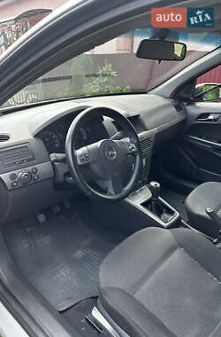 Хэтчбек Opel Astra 2005 в 