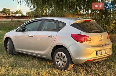 Хэтчбек Opel Astra 2012 в Александрие