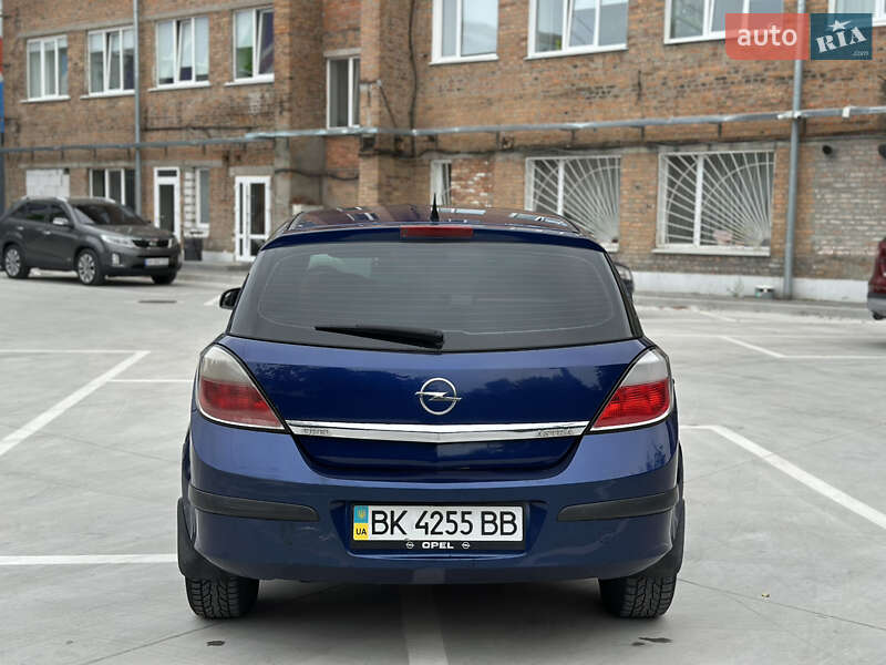 Хэтчбек Opel Astra 2005 в Звягеле