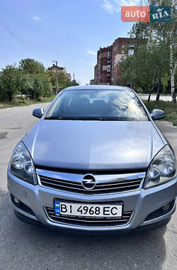 Хэтчбек Opel Astra 2011 в Полтаве