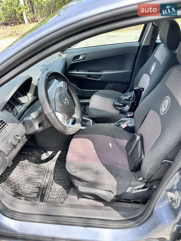 Хэтчбек Opel Astra 2011 в Полтаве