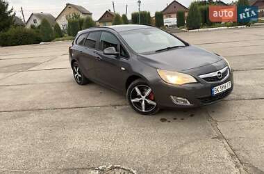 Универсал Opel Astra 2011 в Сарнах