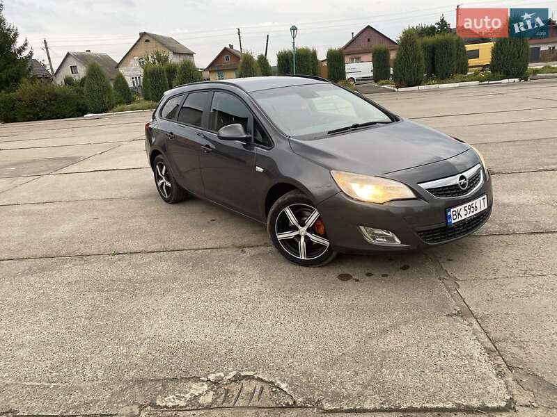 Универсал Opel Astra 2011 в 