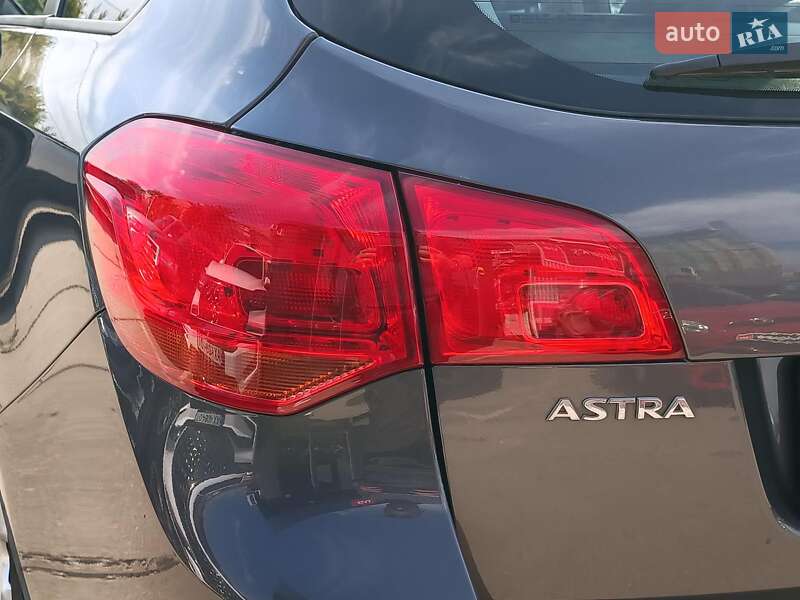 Универсал Opel Astra 2012 в Харькове
