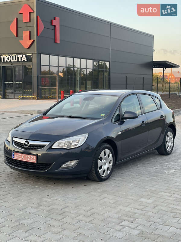 Opel Astra 2010 Opel Astra 2010