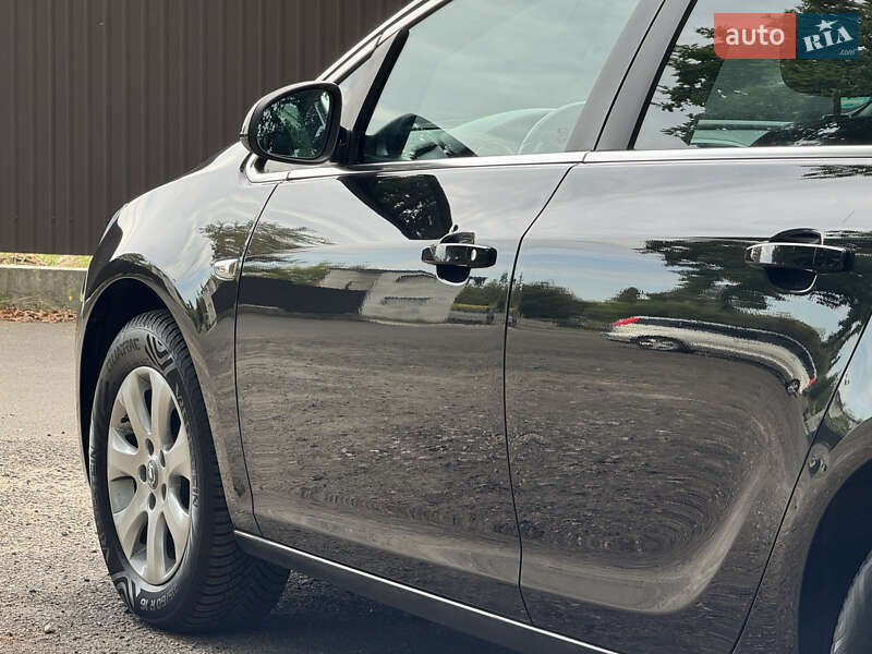 Универсал Opel Astra 2016 в Киеве