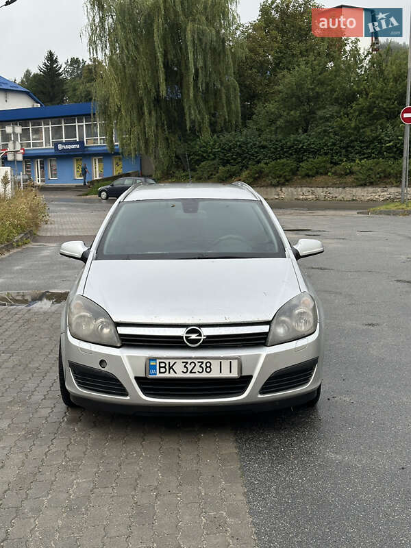 Универсал Opel Astra 2005 в Кременце