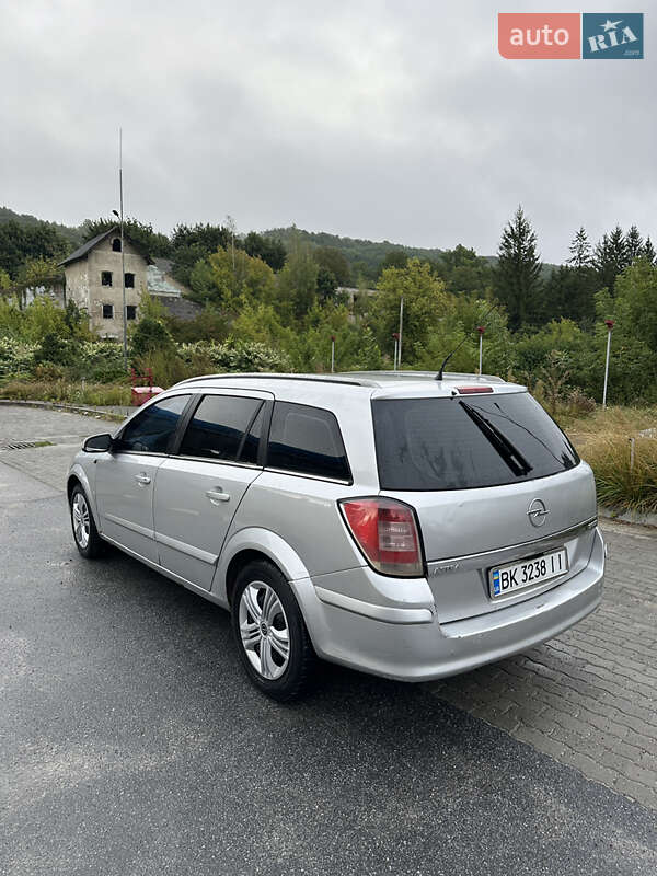 Универсал Opel Astra 2005 в Кременце