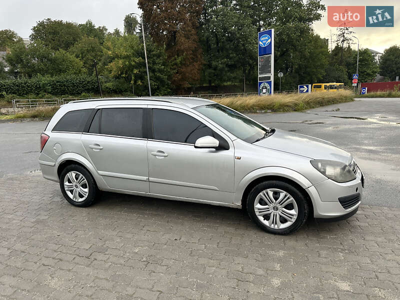 Универсал Opel Astra 2005 в Кременце