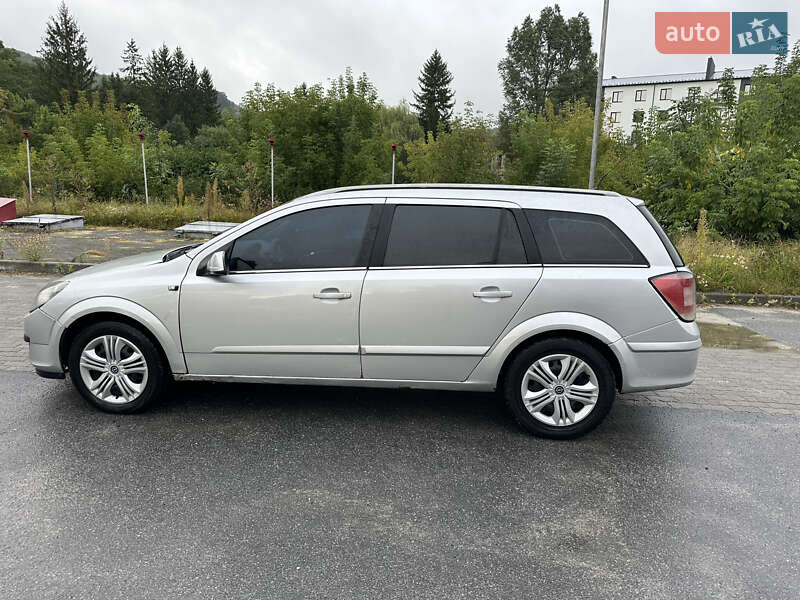 Универсал Opel Astra 2005 в Кременце