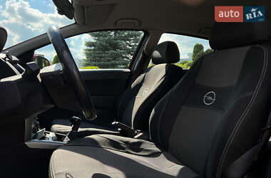 Хэтчбек Opel Astra 2013 в 