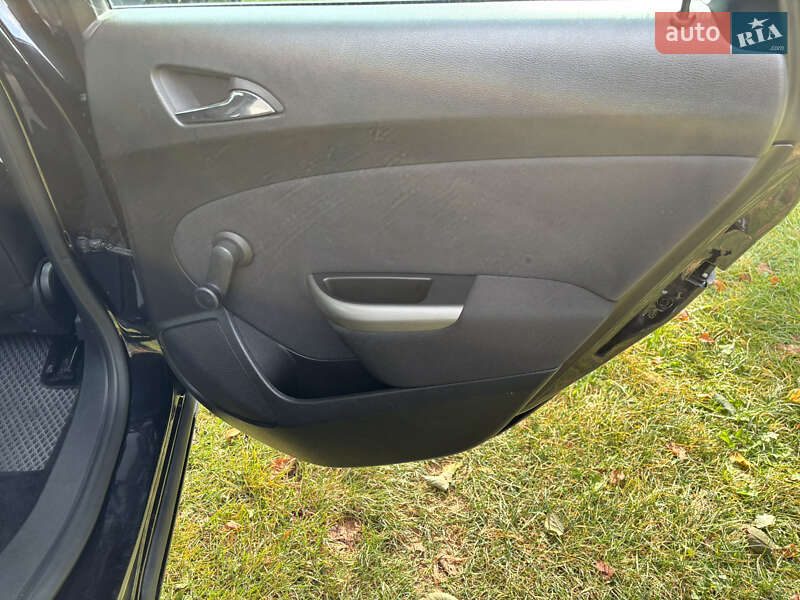 Универсал Opel Astra 2011 в Луцке