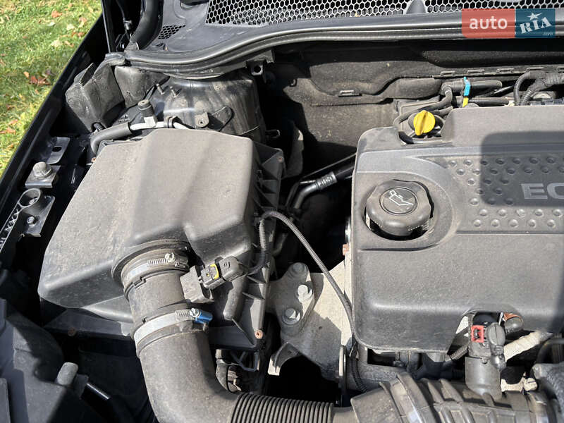 Универсал Opel Astra 2011 в Луцке