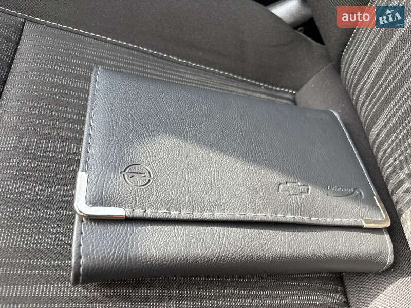 Универсал Opel Astra 2011 в Луцке