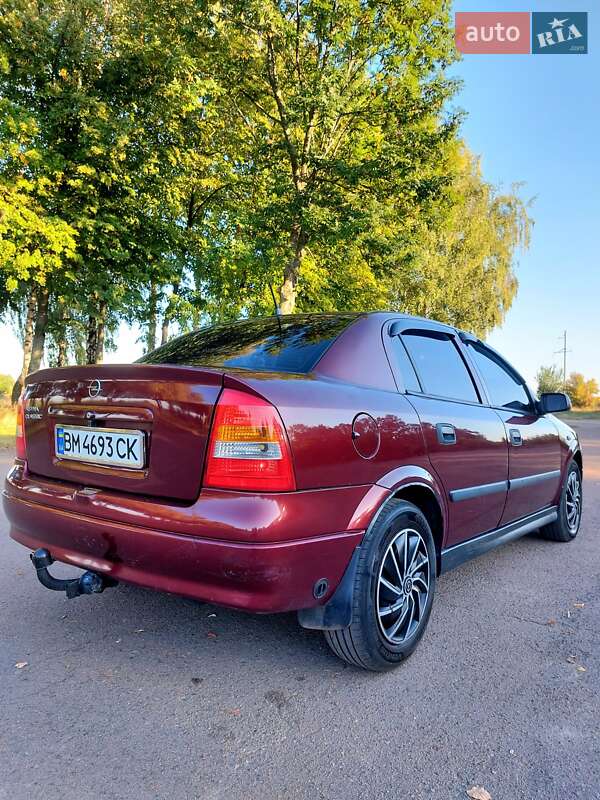 Седан Opel Astra 2008 в Тростянце