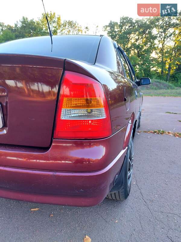 Седан Opel Astra 2008 в Тростянце