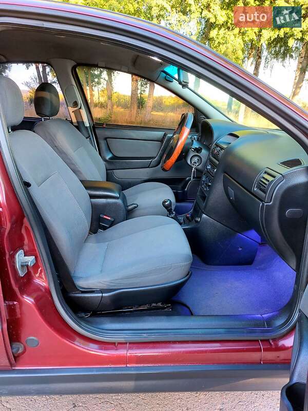 Седан Opel Astra 2008 в Тростянце