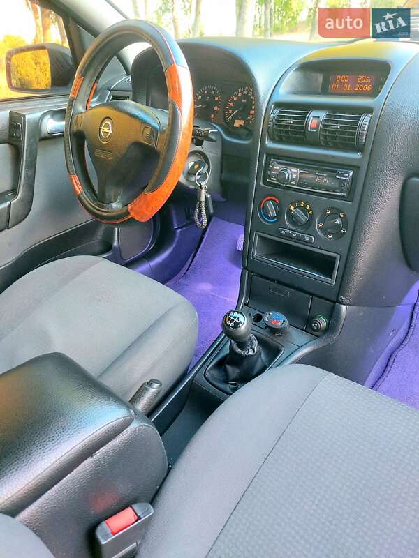 Седан Opel Astra 2008 в Тростянце