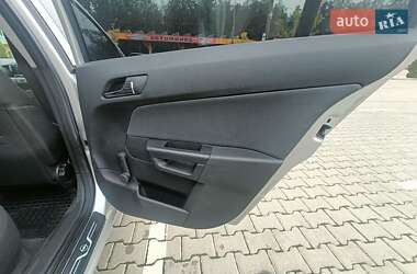 Универсал Opel Astra 2006 в 