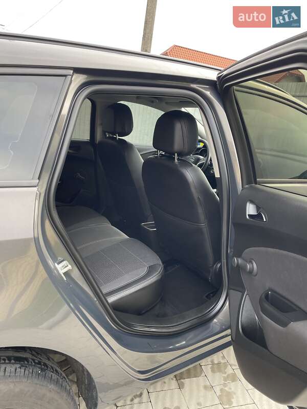 Универсал Opel Astra 2013 в Дрогобыче