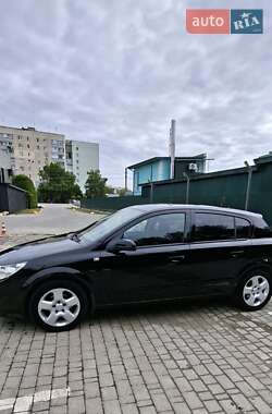 Хэтчбек Opel Astra 2007 в 