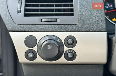 Хэтчбек Opel Astra 2007 в 