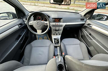 Хэтчбек Opel Astra 2007 в 