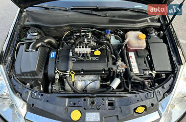 Хэтчбек Opel Astra 2007 в 